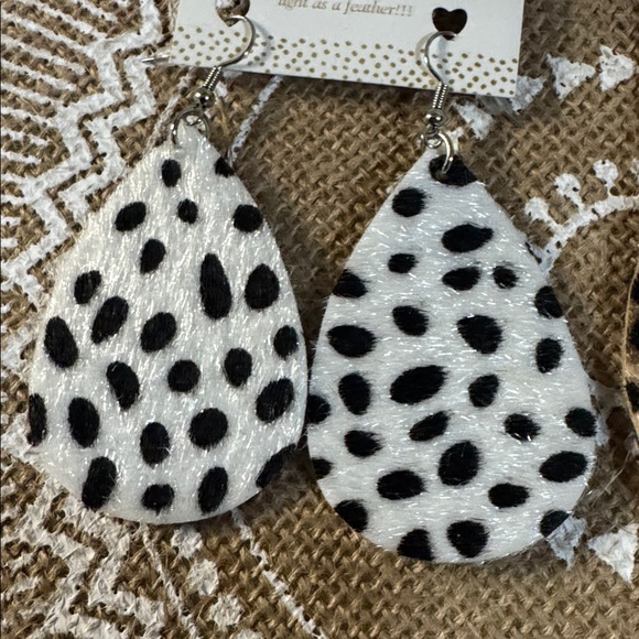 New Leopard Print Leather Feather Earrings set of 2 - Picture 2 of 5